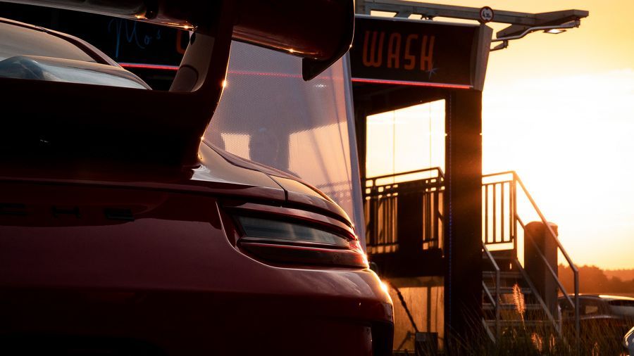 Sonnenuntergang vor der Waschanlage
