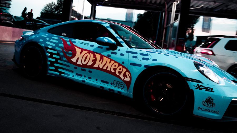 Porsche 911 mit Hot Wheels Aufkleber